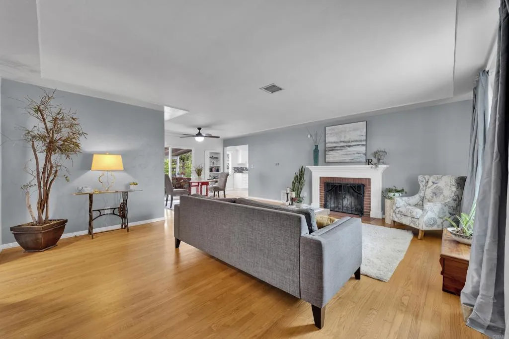 https://cdn.realtyfeed.com/cdn/127/306713054/621101b4f0704c95f9467d2544164e53.webp