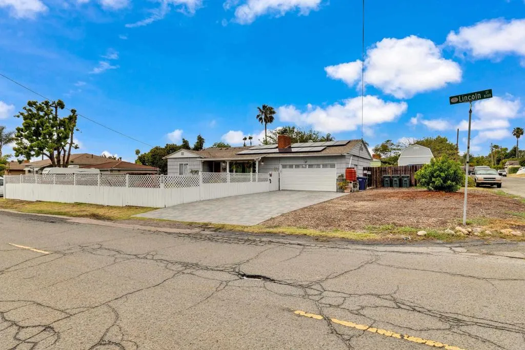 https://cdn.realtyfeed.com/cdn/127/306713054/973907aa790e39a9a7b1a21444014ca3.webp