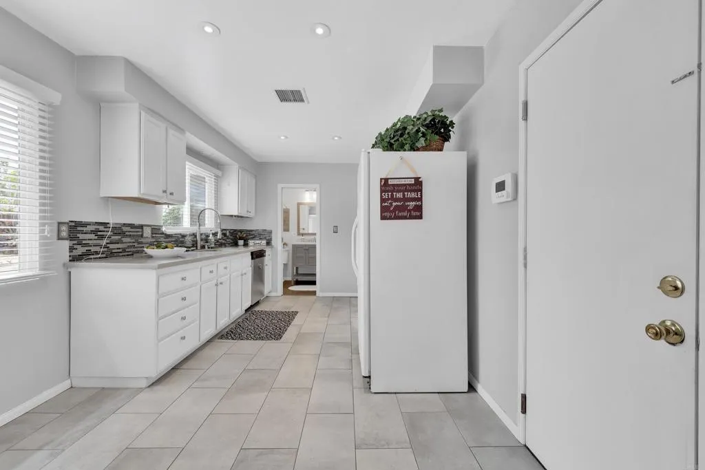 https://cdn.realtyfeed.com/cdn/127/306713054/b8c6cad2ef7ead7f23bcad7adb439504.webp