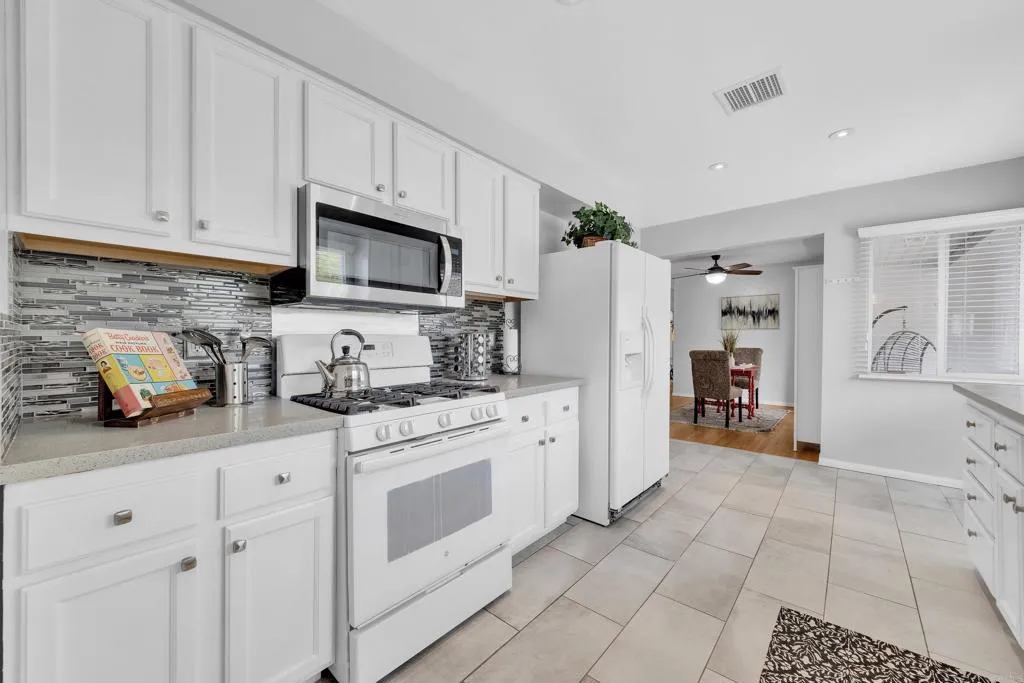 https://cdn.realtyfeed.com/cdn/127/306713054/e4a49842f047551dcda7bb0ee389f467.webp