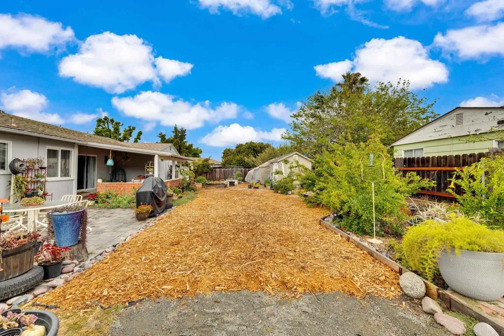 https://cdn.realtyfeed.com/cdn/127/306713054/fdf1e47b8f98c1aff92bdc56f17b5464.webp