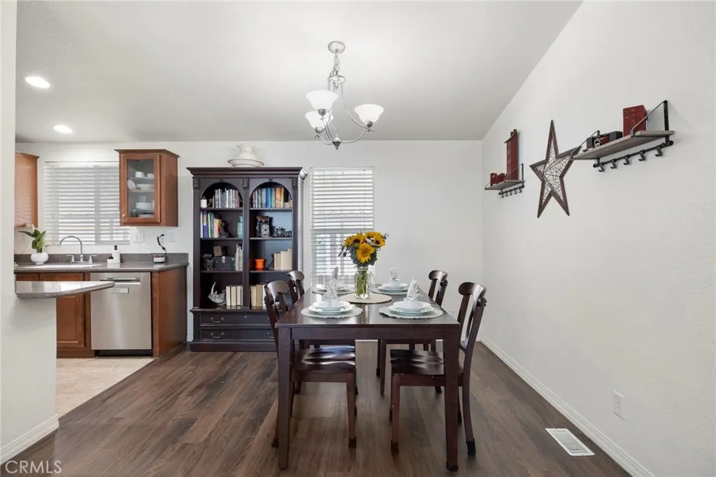 https://cdn.realtyfeed.com/cdn/127/306713086/8ebeb3549dedf35d80edc6da7c210543.webp