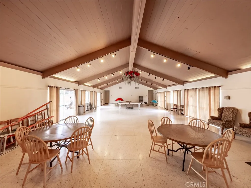 https://cdn.realtyfeed.com/cdn/127/306713086/bca4ba5dbb38fb2d9e4c544aed4efb92.webp