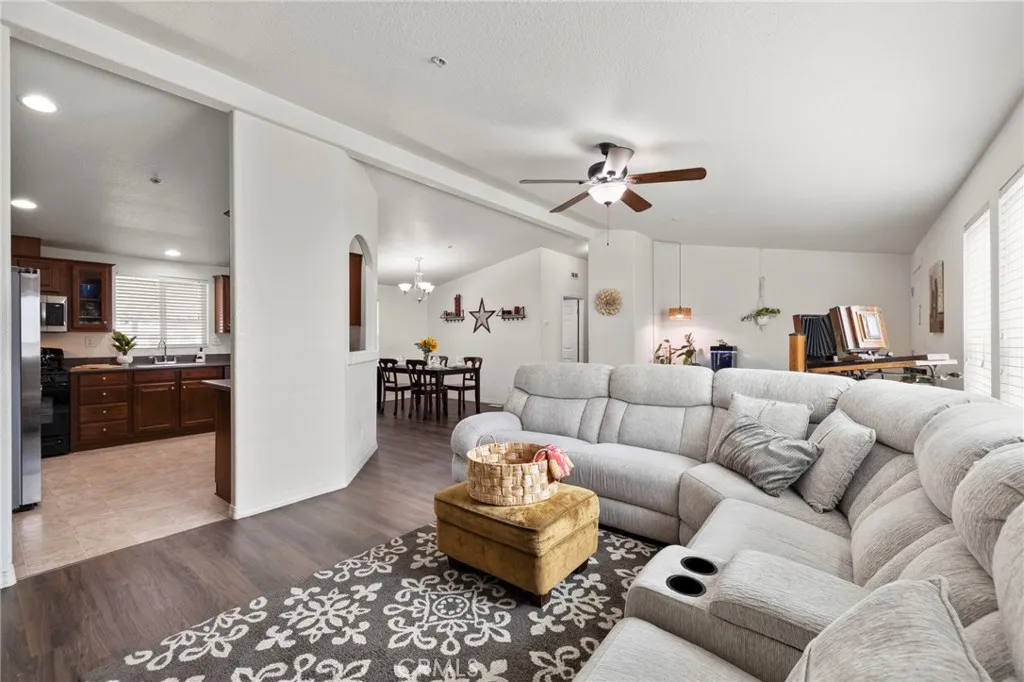 https://cdn.realtyfeed.com/cdn/127/306713086/c0509947c3a58f6bed52fdd71aba4e34.webp
