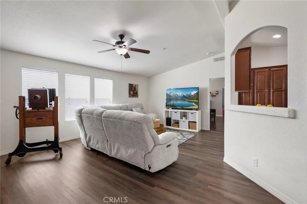 https://cdn.realtyfeed.com/cdn/127/306713086/c6918fdf209798296840b0d93259805b.webp