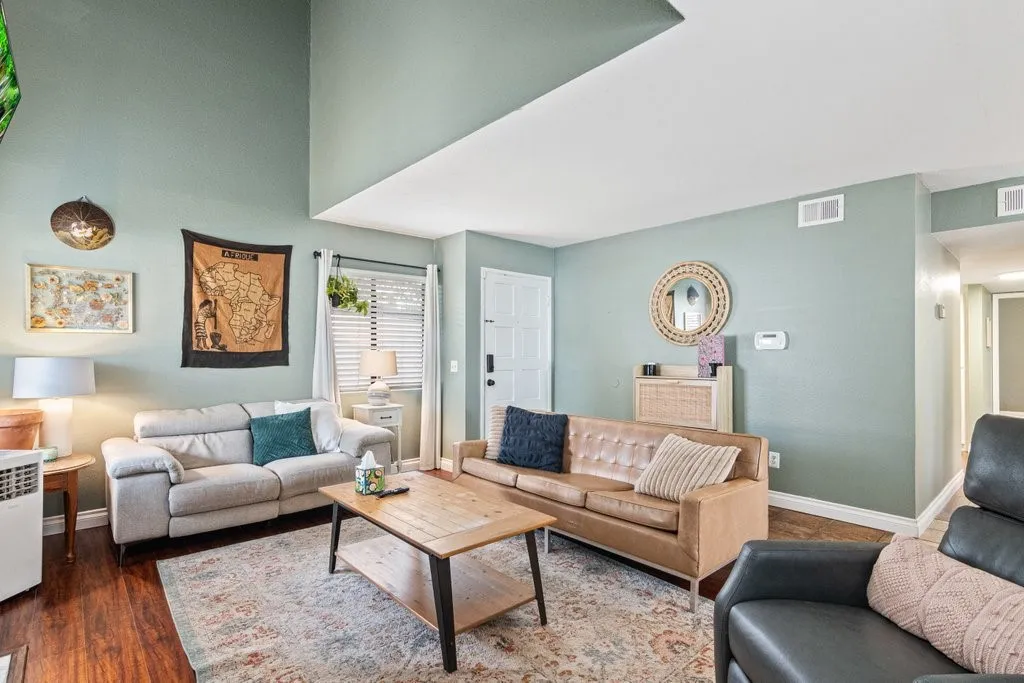 https://cdn.realtyfeed.com/cdn/127/306713093/910737aaf420b13b9161f87212621085.webp