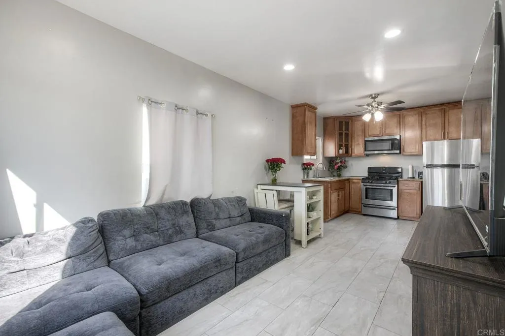 https://cdn.realtyfeed.com/cdn/127/306713094/7f4b7c65fc5af34680f116263bc5bb12.webp