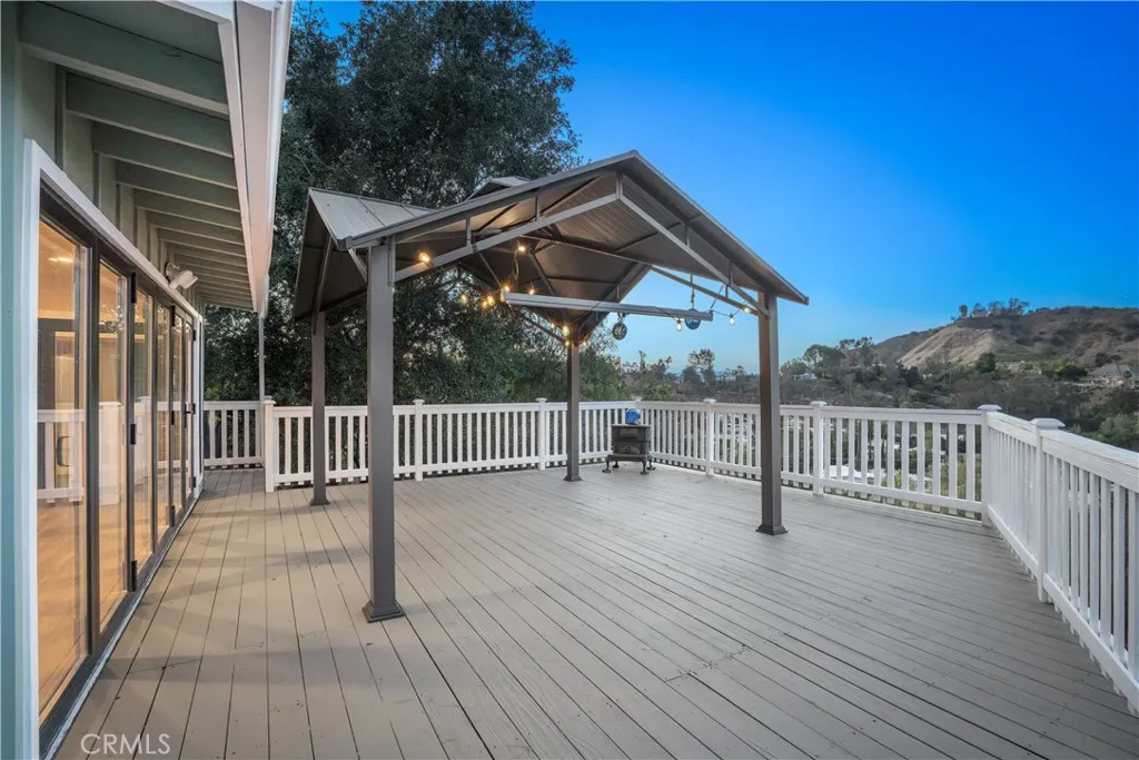 Calabasas, CA 91302