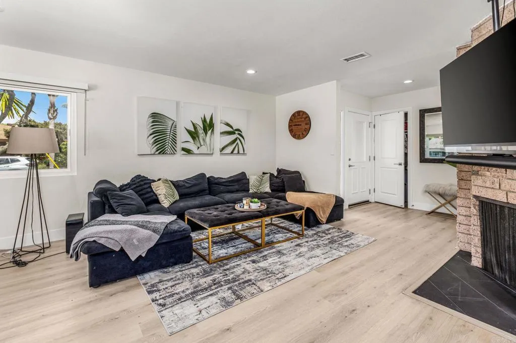 https://cdn.realtyfeed.com/cdn/127/306713201/68d502124b82cb3e7fa68106dbf60ab1.webp