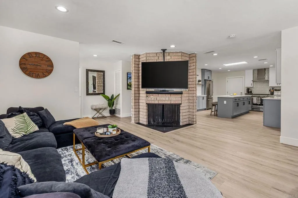 https://cdn.realtyfeed.com/cdn/127/306713201/84822e0503189ad4d98514e415c1fcae.webp