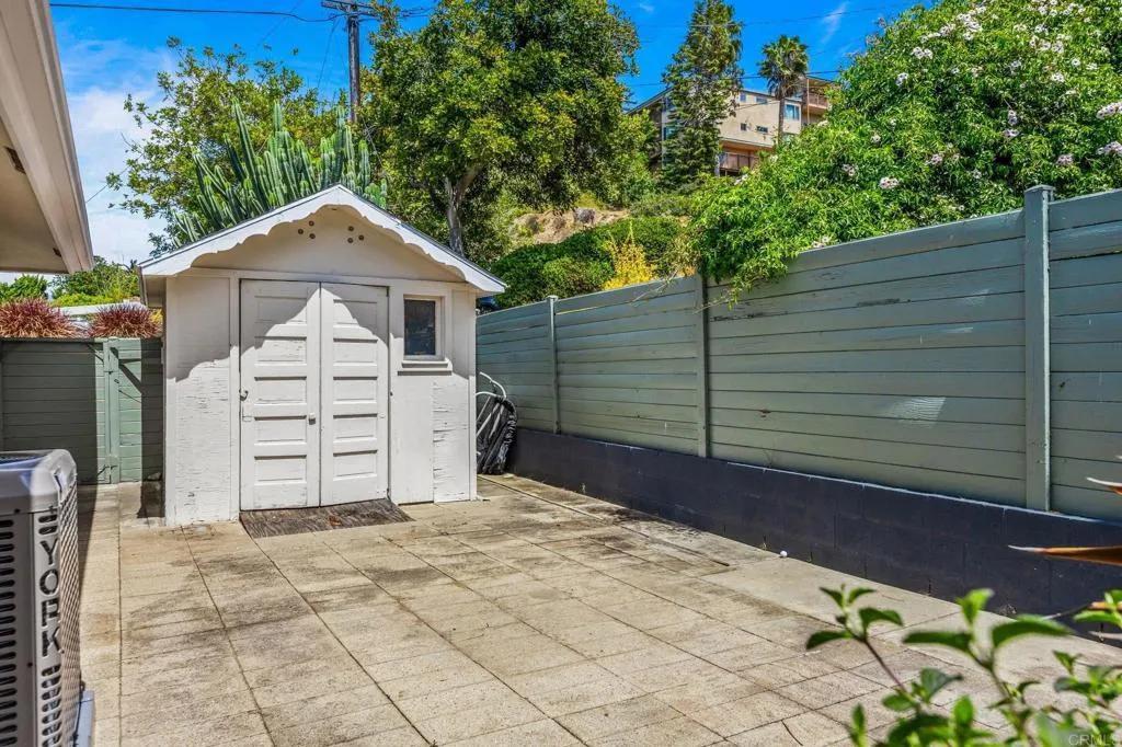 https://cdn.realtyfeed.com/cdn/127/306713201/9a2b2566dafc1e328e33fca82ee12069.webp