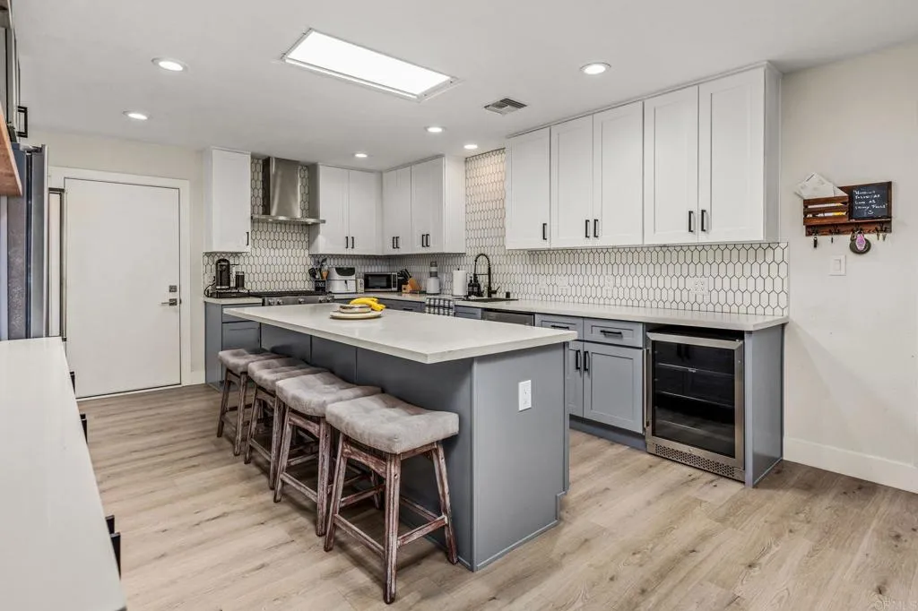 https://cdn.realtyfeed.com/cdn/127/306713201/fc7d93df45323b35b21ba1e650780f0b.webp