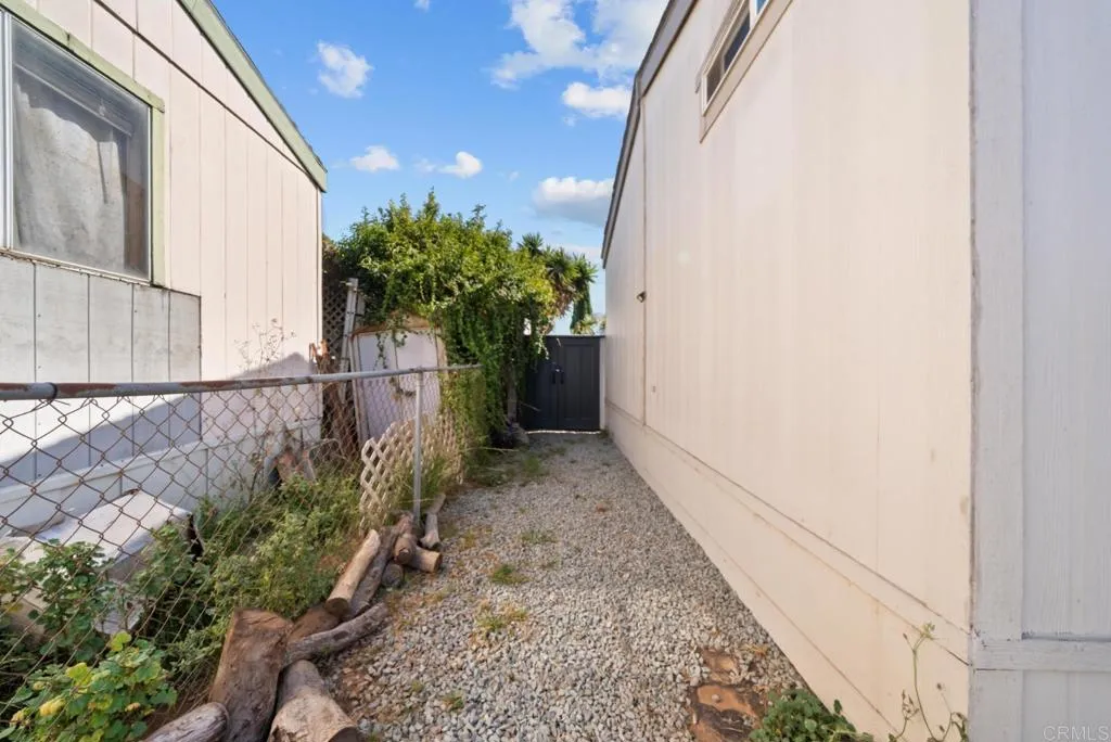 https://cdn.realtyfeed.com/cdn/127/306713230/34fea6da7e8281d7f366b7d5031bebd5.webp
