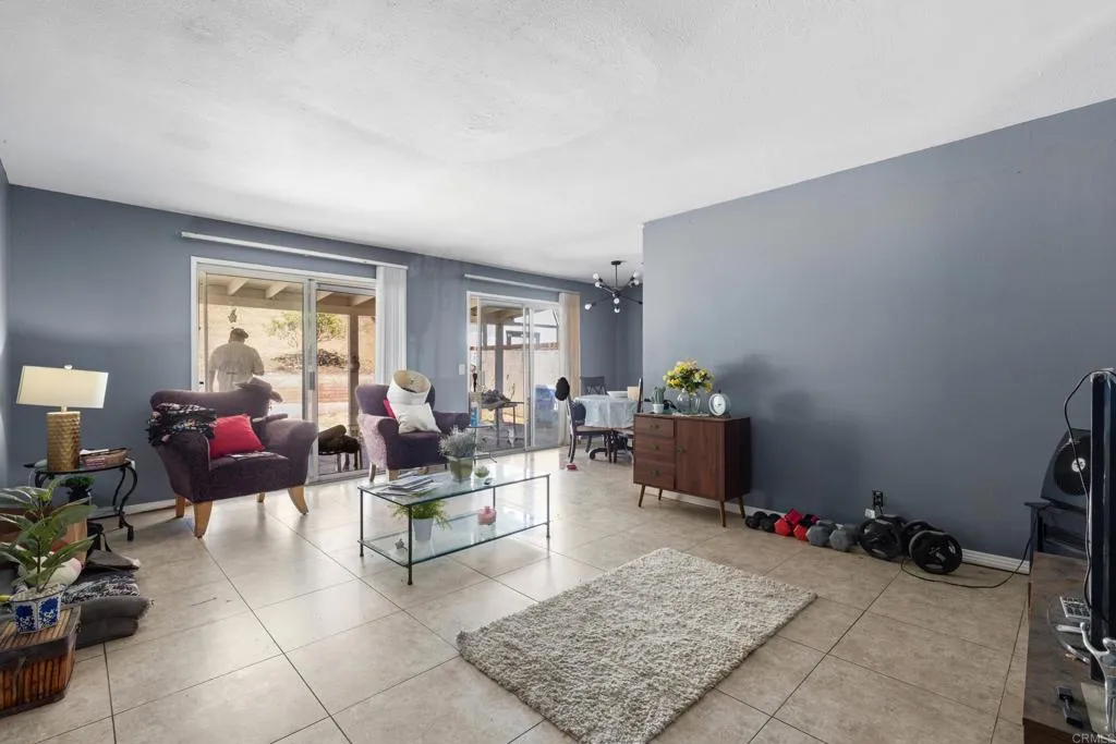 https://cdn.realtyfeed.com/cdn/127/306713246/490a6f9e1d03923ee5a440dc59b3376b.webp