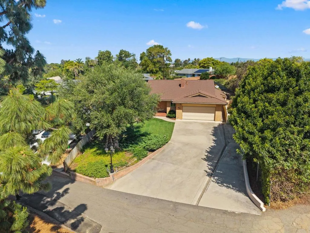 https://cdn.realtyfeed.com/cdn/127/306713258/7c4ff8cf3d3ecfec2070003dc8255fcf.webp