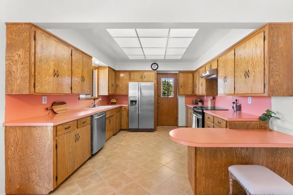 https://cdn.realtyfeed.com/cdn/127/306713258/8e181b56ceae50b3a186ead01b3723ad.webp