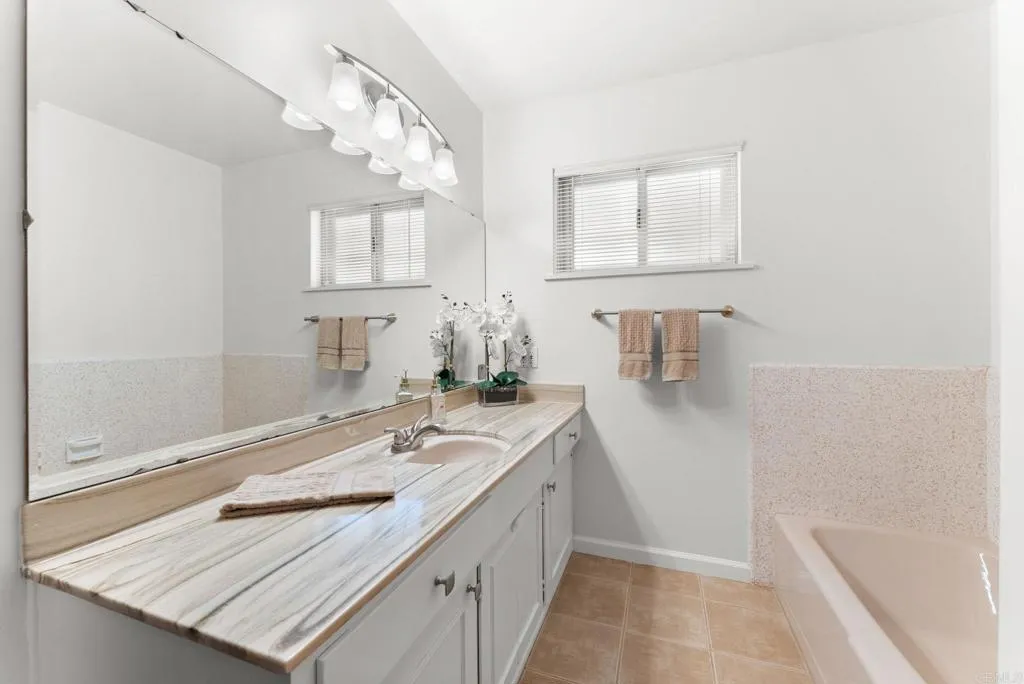 https://cdn.realtyfeed.com/cdn/127/306713258/b08ef6f2d3a701d0a0efba0f125668d1.webp