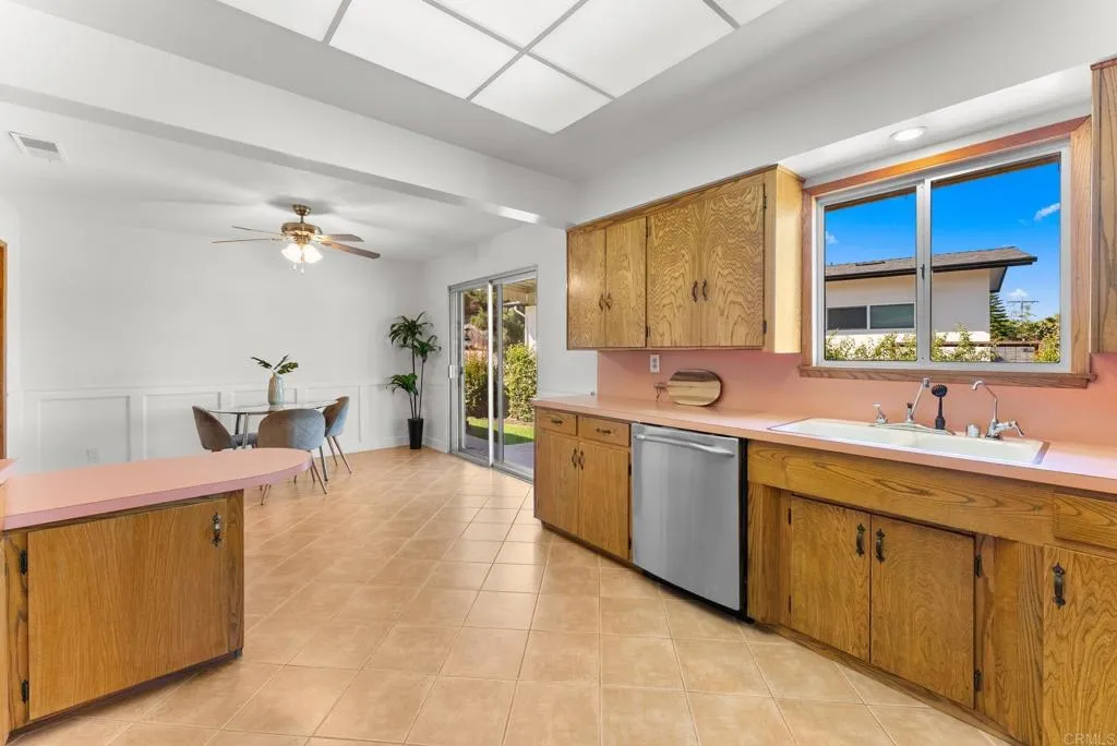 https://cdn.realtyfeed.com/cdn/127/306713258/c2712808bf1f44b4484d4d4fa42c1a4a.webp