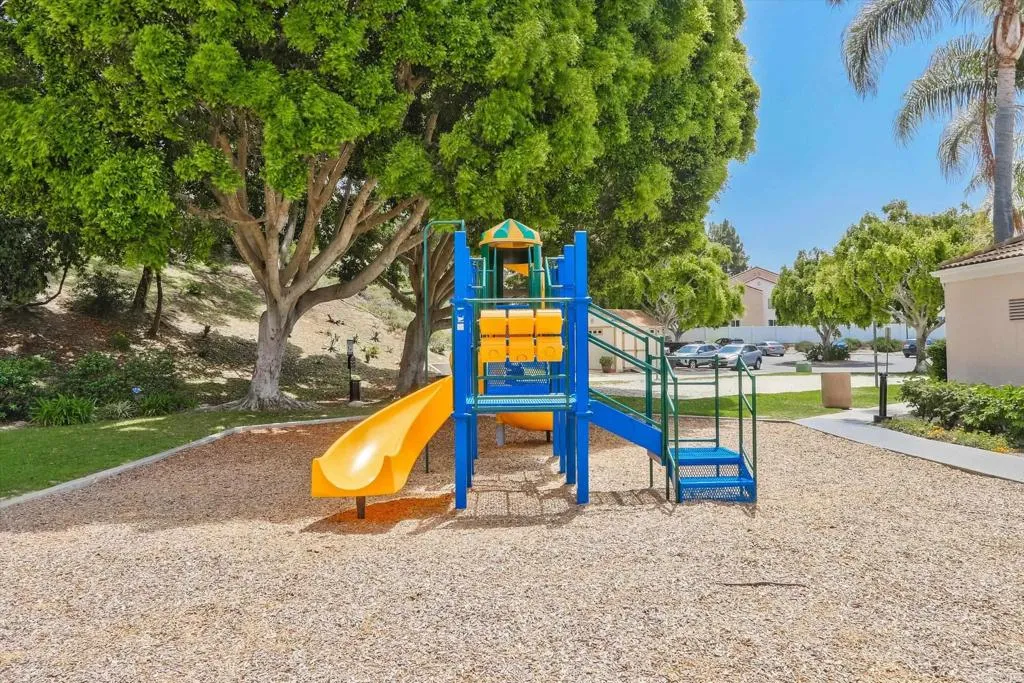 https://cdn.realtyfeed.com/cdn/127/306713328/045f2182e5f9947f2f51983aa80c0438.webp