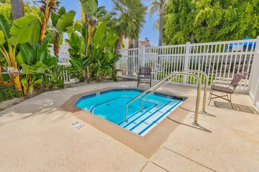 https://cdn.realtyfeed.com/cdn/127/306713328/fa8fba5565caf5f6dc85352e3d38e268.webp
