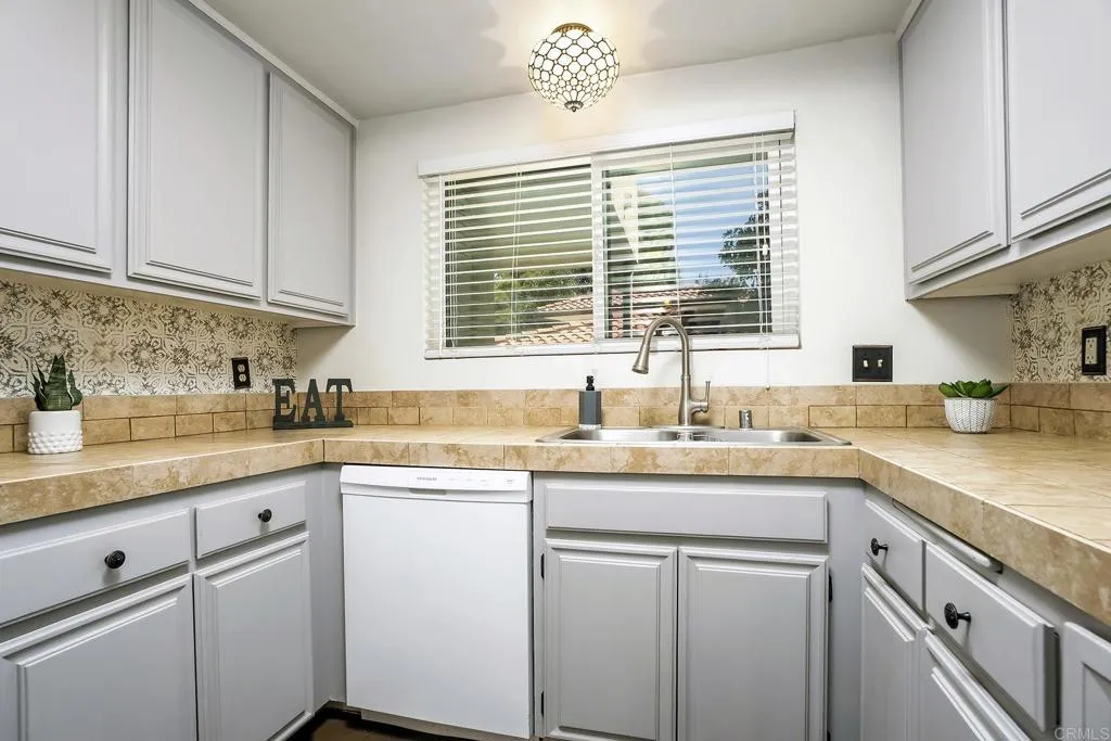 https://cdn.realtyfeed.com/cdn/127/306713409/8840642fc30eee990fd8f21a7e2bbf9f.webp