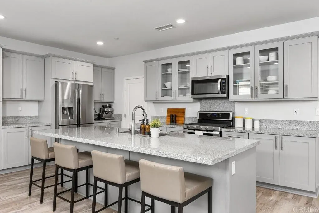 https://cdn.realtyfeed.com/cdn/127/306713415/8a48428d555552d94c94c3b7061775b3.webp