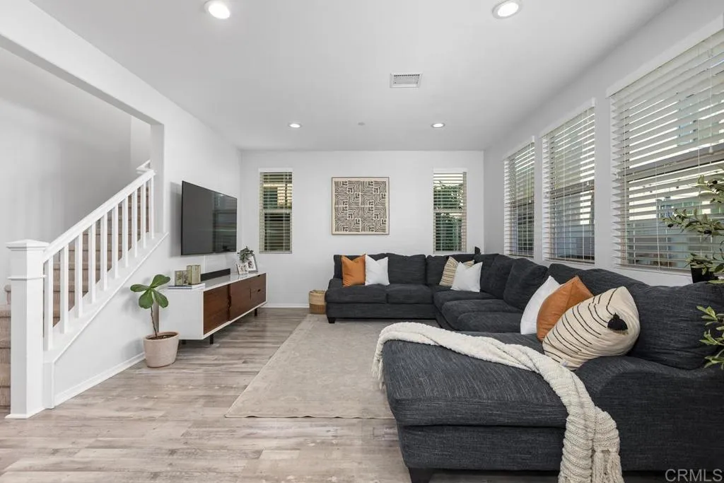 https://cdn.realtyfeed.com/cdn/127/306713415/bb03deb6f6e80e9dfa12c05248dfd08b.webp