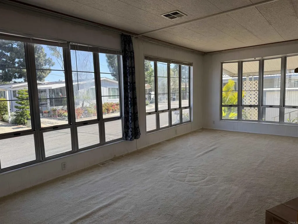 https://cdn.realtyfeed.com/cdn/127/306713517/0cf8fcdd2a92176a4173e348513bcab2.webp