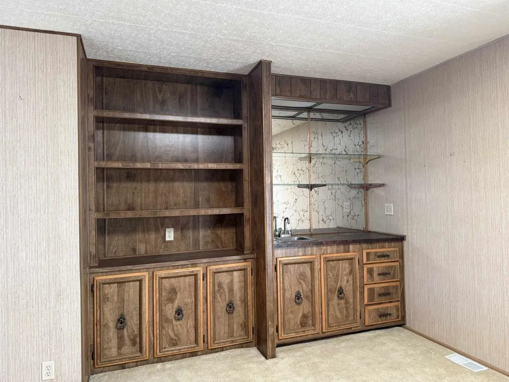 https://cdn.realtyfeed.com/cdn/127/306713517/48690165ae4368fd12449ea4163ee2b0.webp