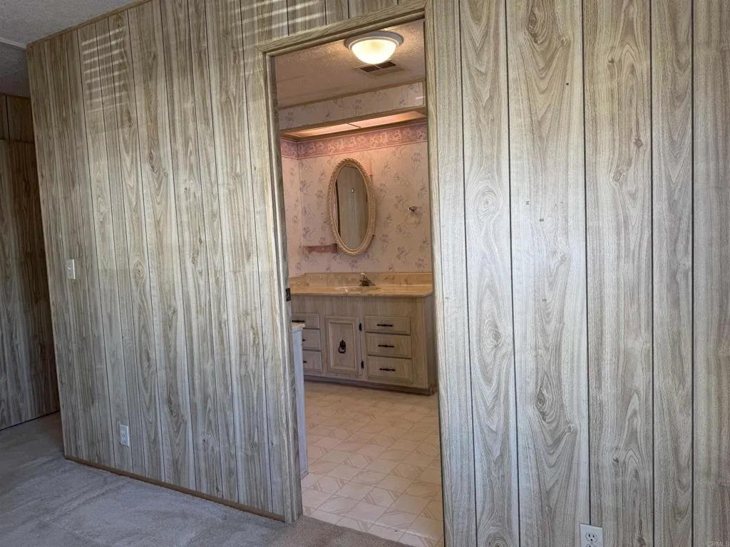 https://cdn.realtyfeed.com/cdn/127/306713517/4b95960b3d4f2a89b43dc9621315e956.webp