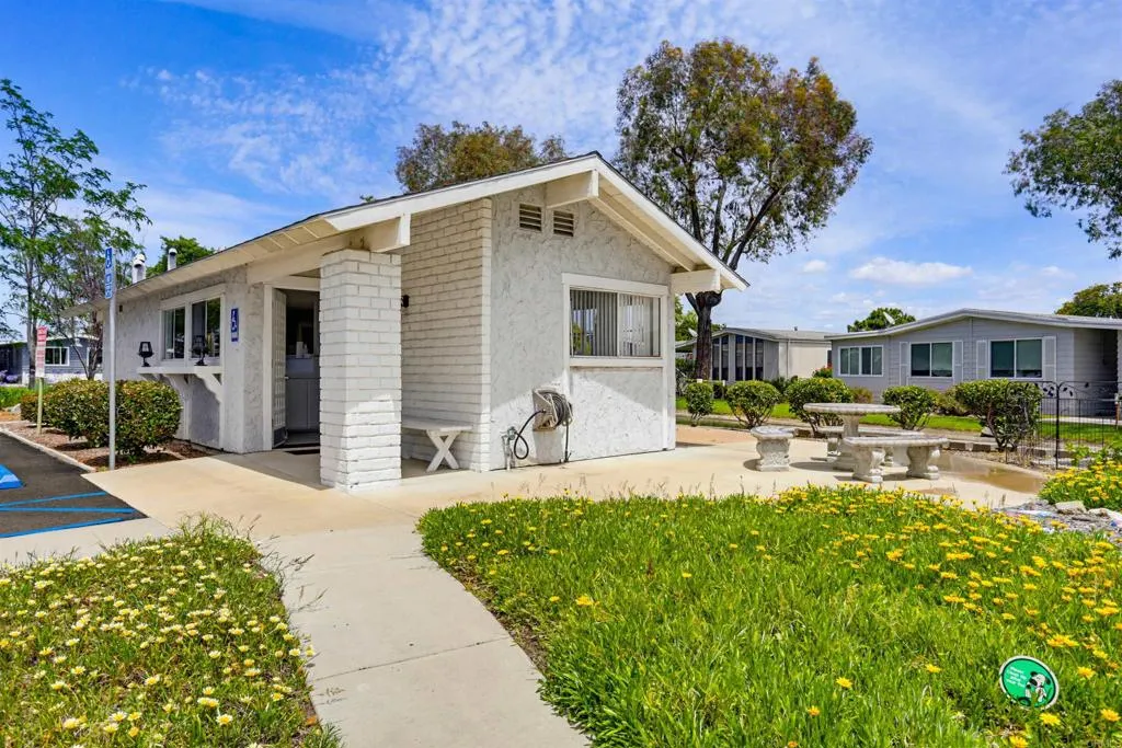 https://cdn.realtyfeed.com/cdn/127/306713517/5d4c8d34bcf24cd58cc3c3b330884f8d.webp