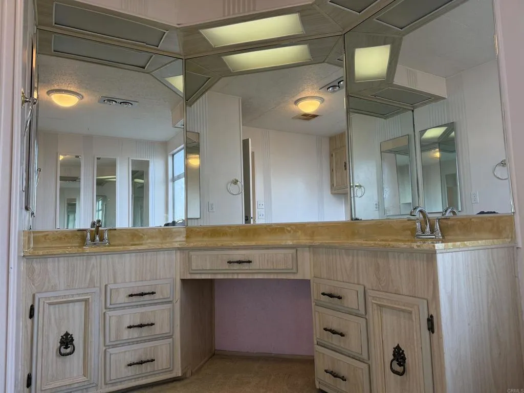 https://cdn.realtyfeed.com/cdn/127/306713517/75b4645738ecf12a0d2cb52cf989250c.webp