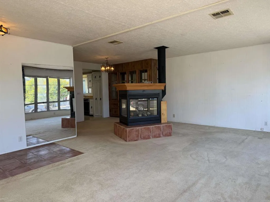 https://cdn.realtyfeed.com/cdn/127/306713517/7cc3af046384e800d536f6a3cf46c3b5.webp