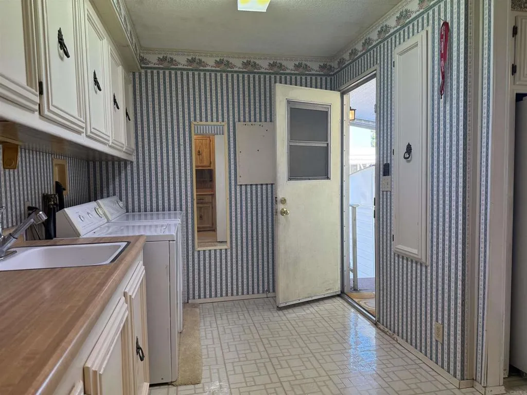 https://cdn.realtyfeed.com/cdn/127/306713517/93e5c2c18fc978059e0a583bda504cf3.webp