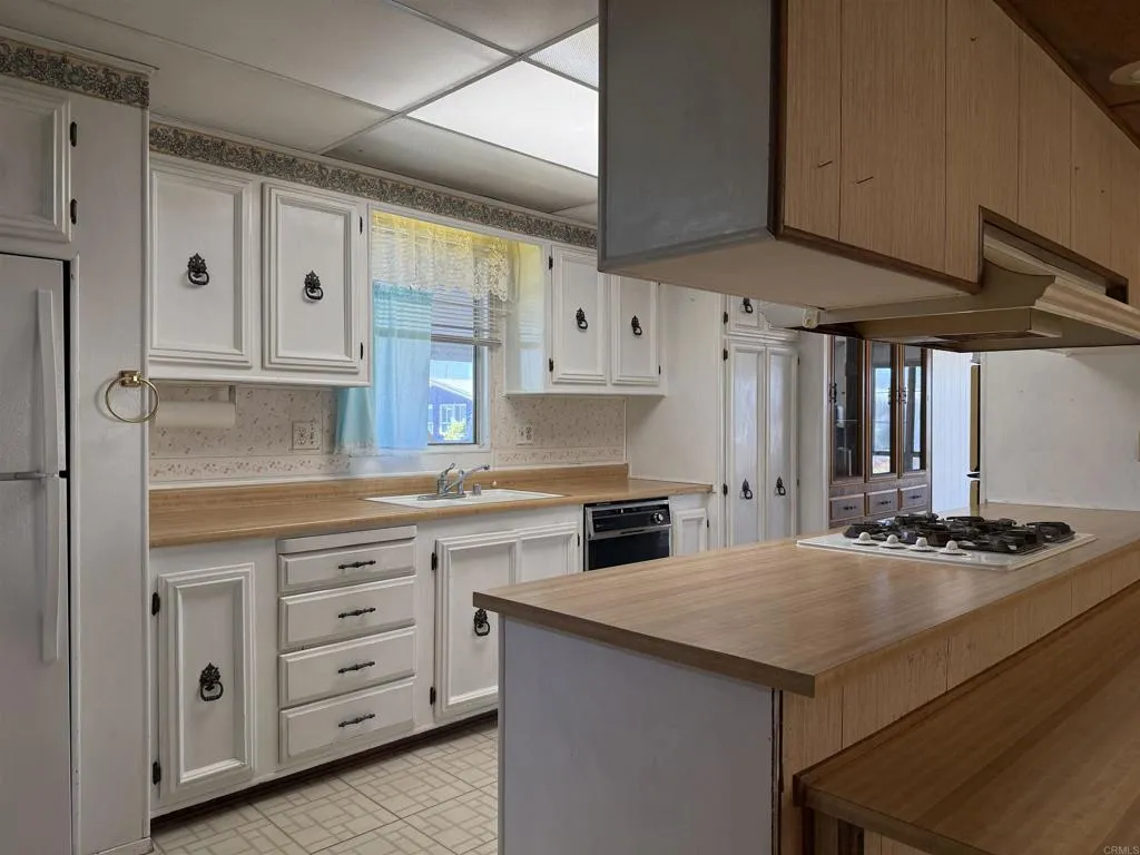 https://cdn.realtyfeed.com/cdn/127/306713517/dbccb87b0e26dcaa366dcd5d97b3e4da.webp