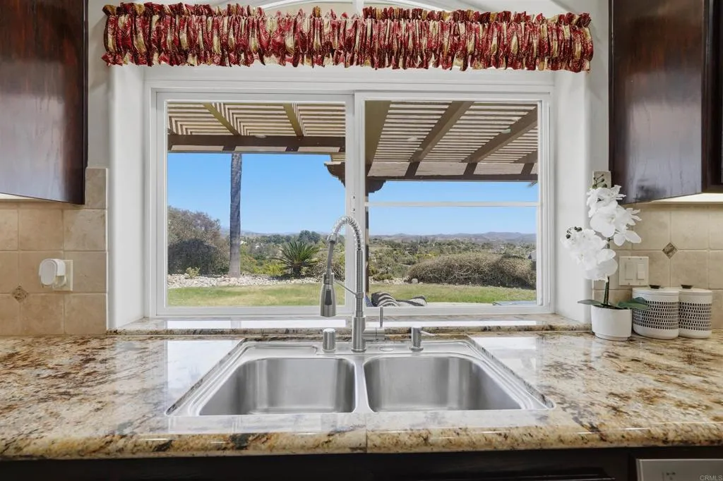 https://cdn.realtyfeed.com/cdn/127/306713556/2acf0994363c8f5a17faf09de8bfe901.webp