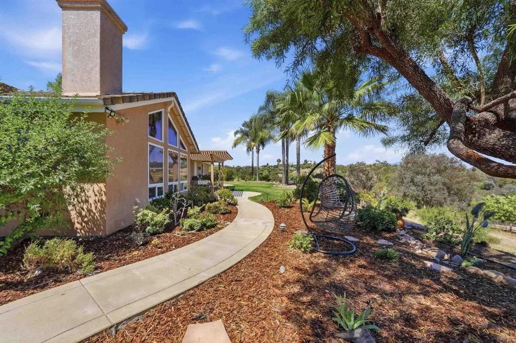 https://cdn.realtyfeed.com/cdn/127/306713556/7d1077e2d4f72ce8c68ab19fca724e0f.webp