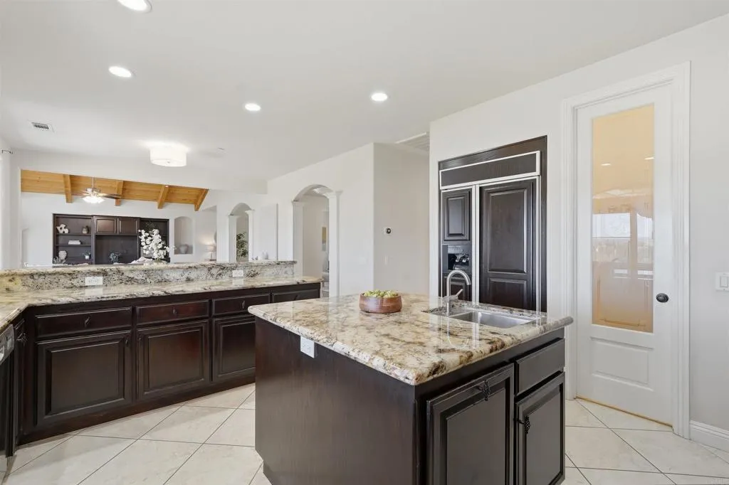 https://cdn.realtyfeed.com/cdn/127/306713556/84102ffb3fe0dff1d555e6e080126fc6.webp