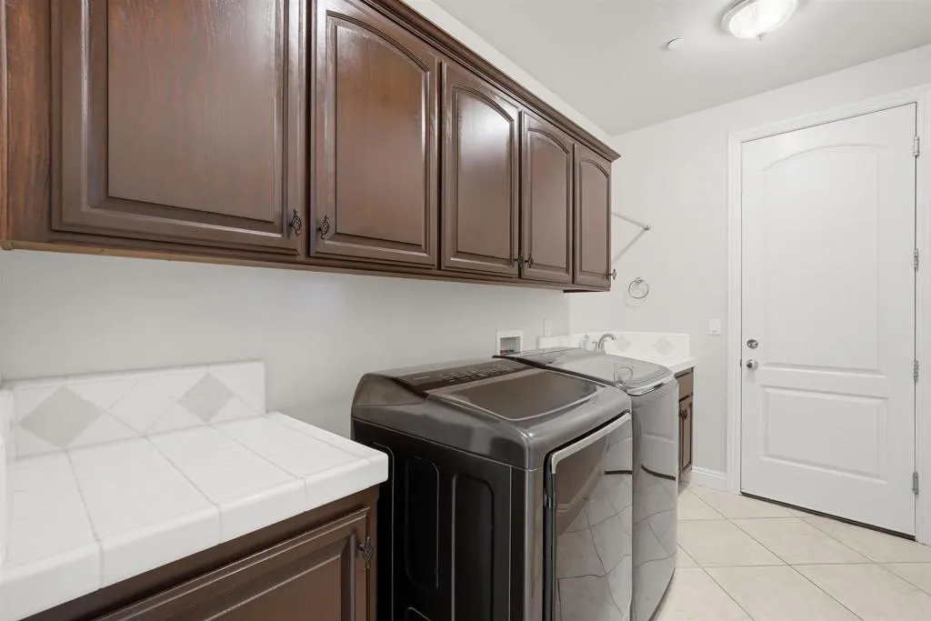 https://cdn.realtyfeed.com/cdn/127/306713556/e520c8a9d954db01a738d75a9dd33984.webp