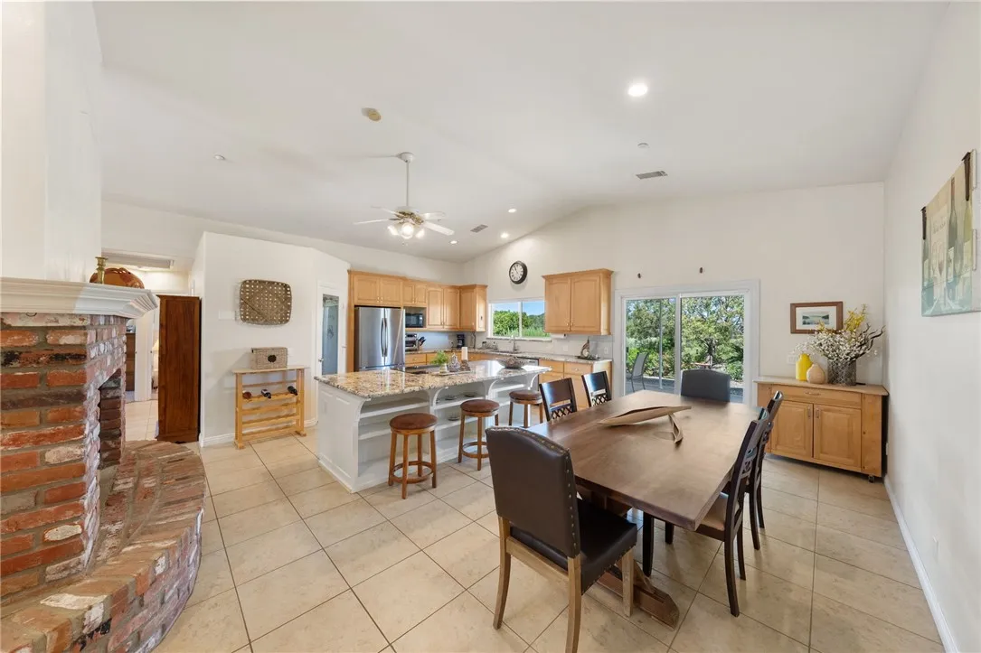 https://cdn.realtyfeed.com/cdn/127/306713619/01c1ef062147026de35521215581e21f.webp