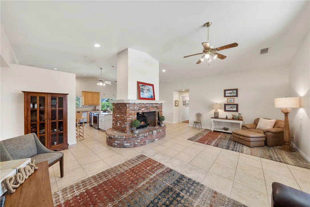 https://cdn.realtyfeed.com/cdn/127/306713619/4f8114177447583db92ff0e3ab365ab8.webp
