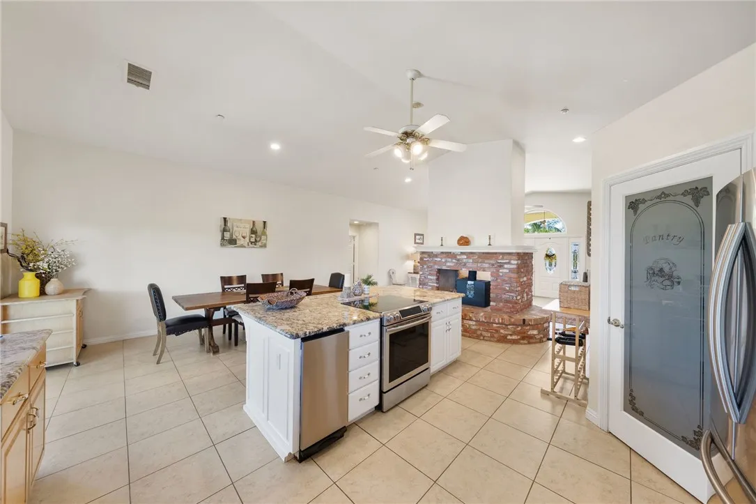 https://cdn.realtyfeed.com/cdn/127/306713619/e5183db0a1293f1abdd51170fc1203cf.webp