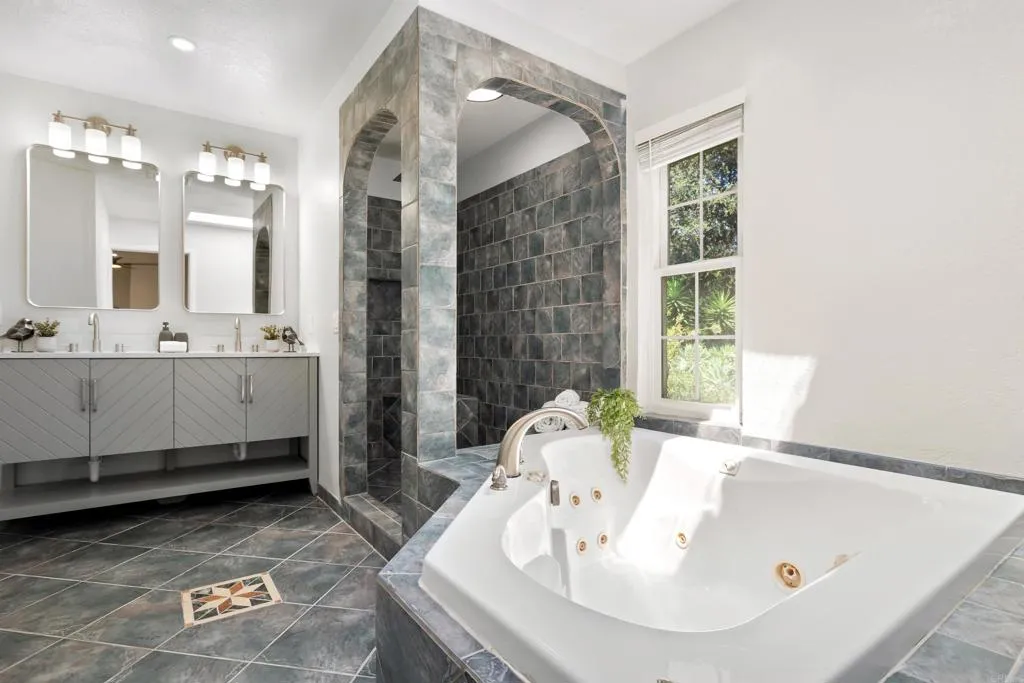 https://cdn.realtyfeed.com/cdn/127/306713622/4a19bb64d6c0c4ff165b4c8321dc33f4.webp