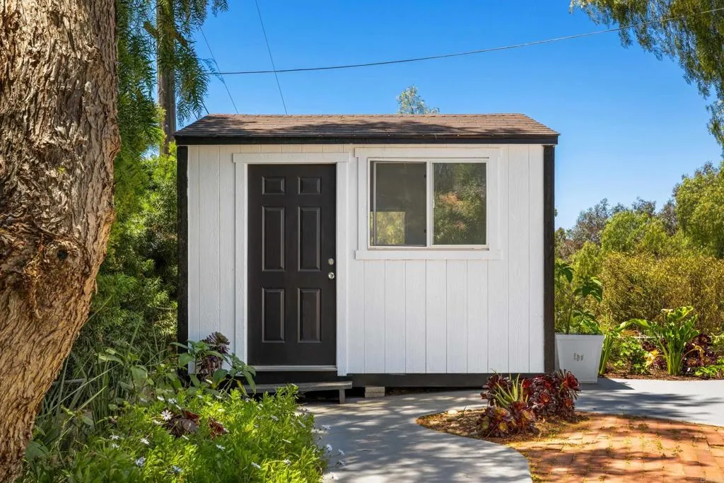 https://cdn.realtyfeed.com/cdn/127/306713622/8cf5df9c21c8fb4cf1660cf6fed3939d.webp