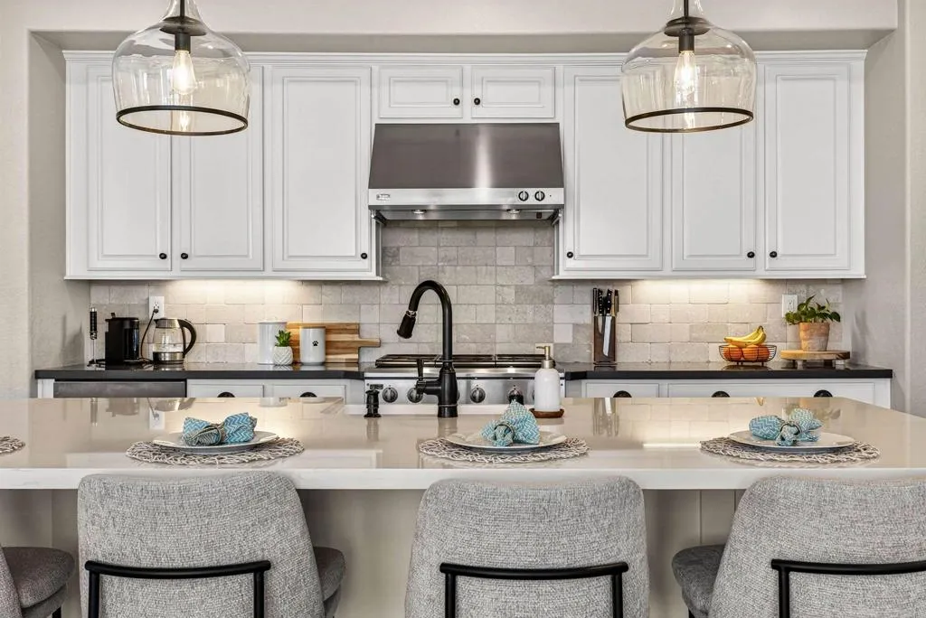 https://cdn.realtyfeed.com/cdn/127/306713664/018f19de0c80962a619745c60d7f46ee.webp