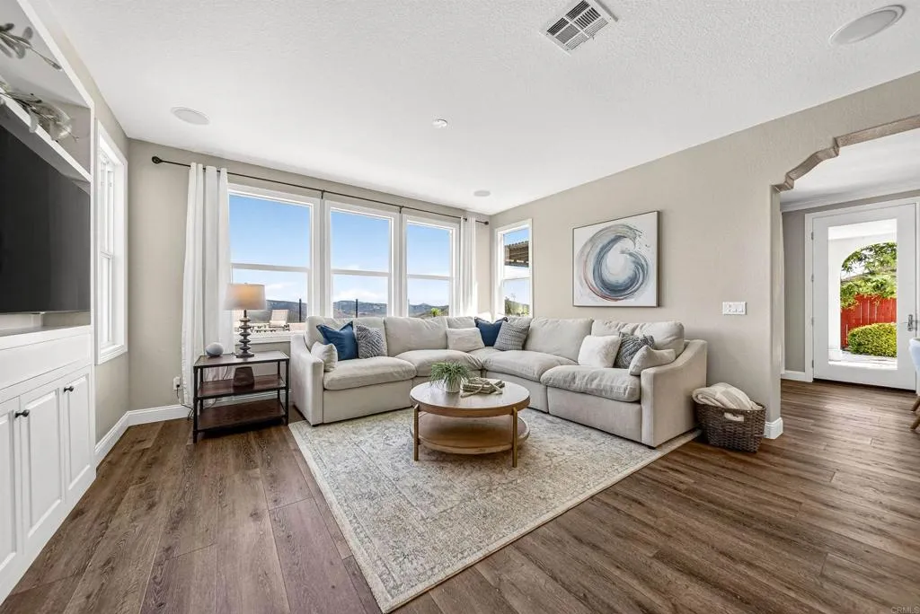https://cdn.realtyfeed.com/cdn/127/306713664/0e671bd1849eabca06a3c97fe3c9f2ce.webp