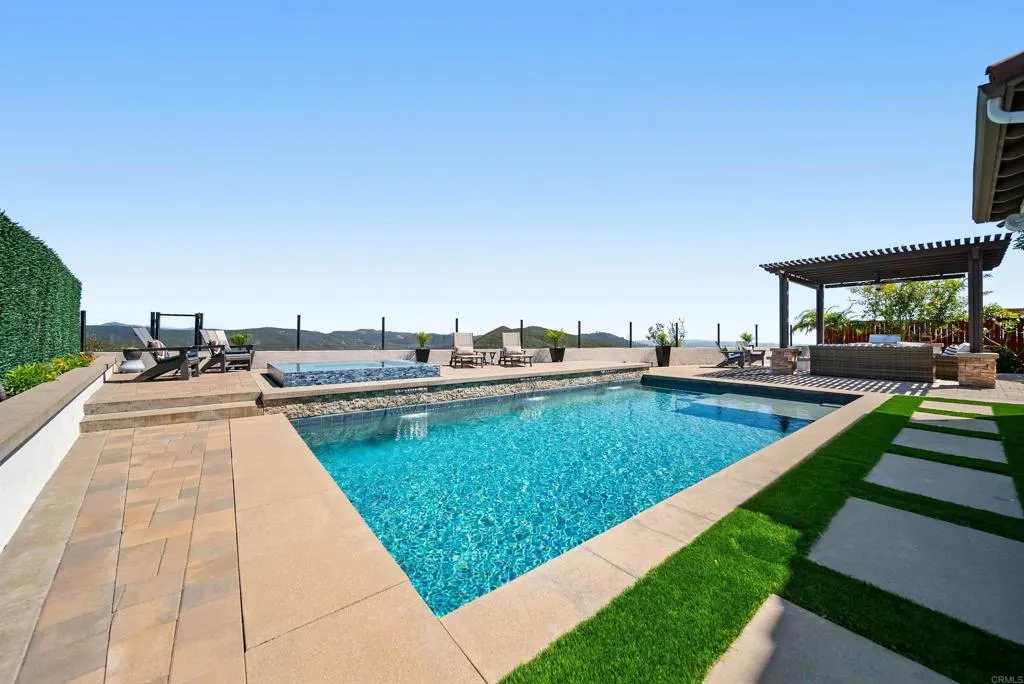 https://cdn.realtyfeed.com/cdn/127/306713664/3bdd8a2d3816121d5422c15667f3b764.webp