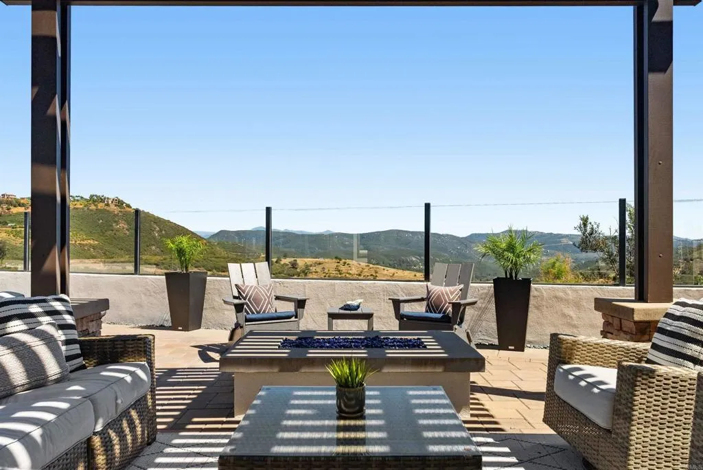 https://cdn.realtyfeed.com/cdn/127/306713664/3efb17d68886f51014161ebe42ce42f3.webp