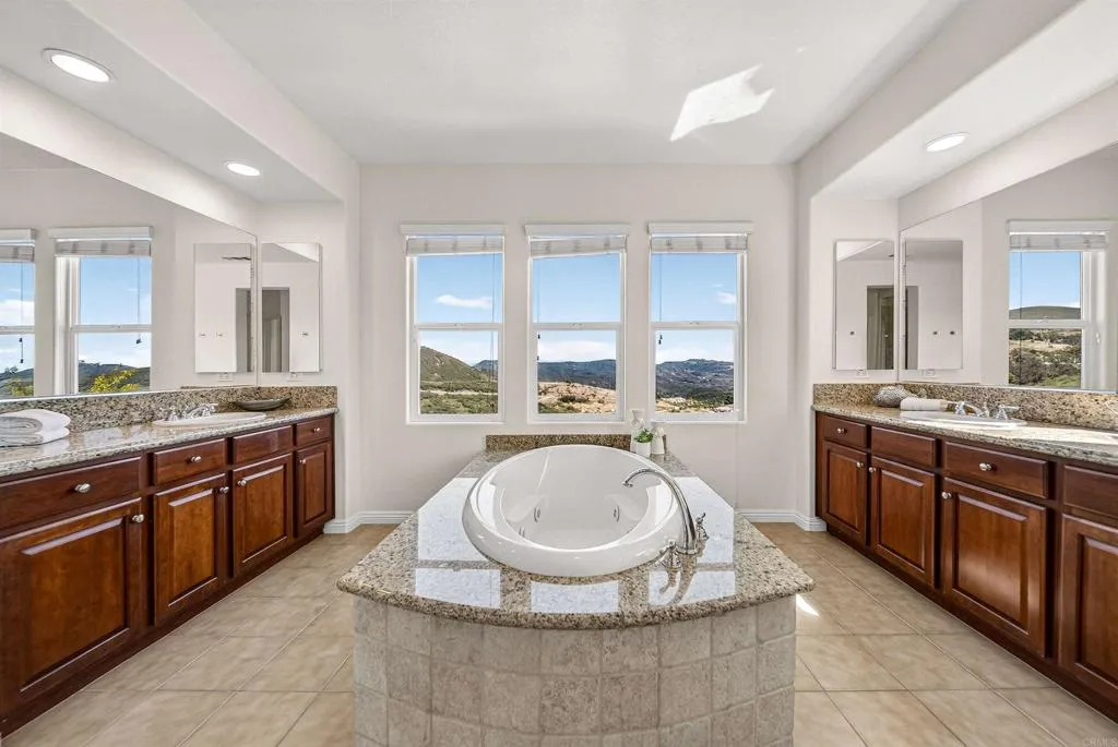 https://cdn.realtyfeed.com/cdn/127/306713664/703bcd845b2d2ac8d9471c389970f15f.webp