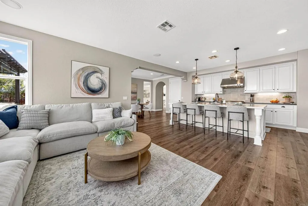 https://cdn.realtyfeed.com/cdn/127/306713664/8f1229dc34bdf046e9f3dbc524de4c49.webp